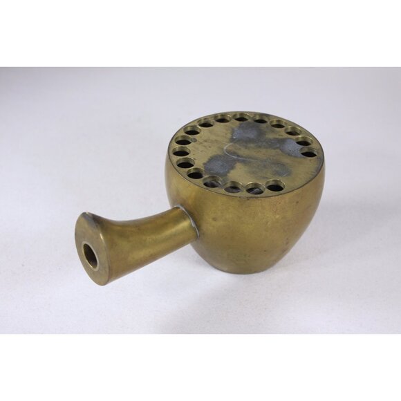 Vintage brass flower frog, decorative metal mystery item, antique telephone horn - Picture 2 of 10